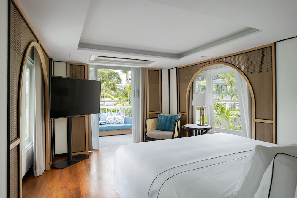 Boat, Duplex, the Level, Suite, King Bed, Pool Access