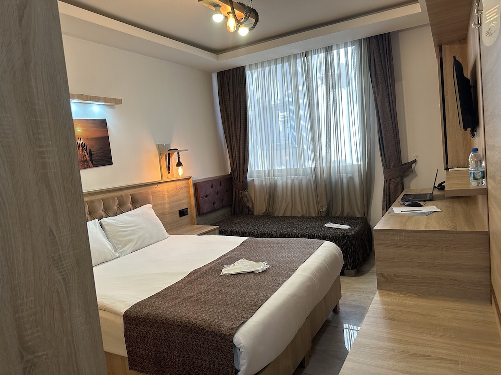 Beyond Otel 13/32
