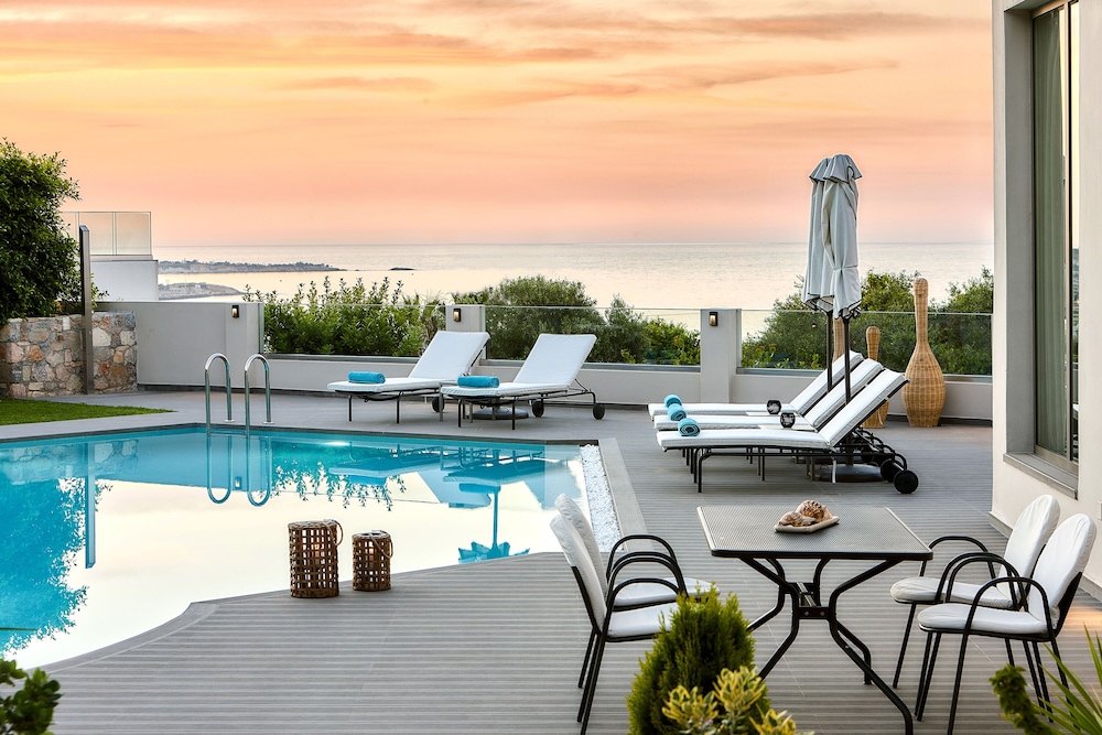 Grace Villas Collection Adult Only 18 + 140/149