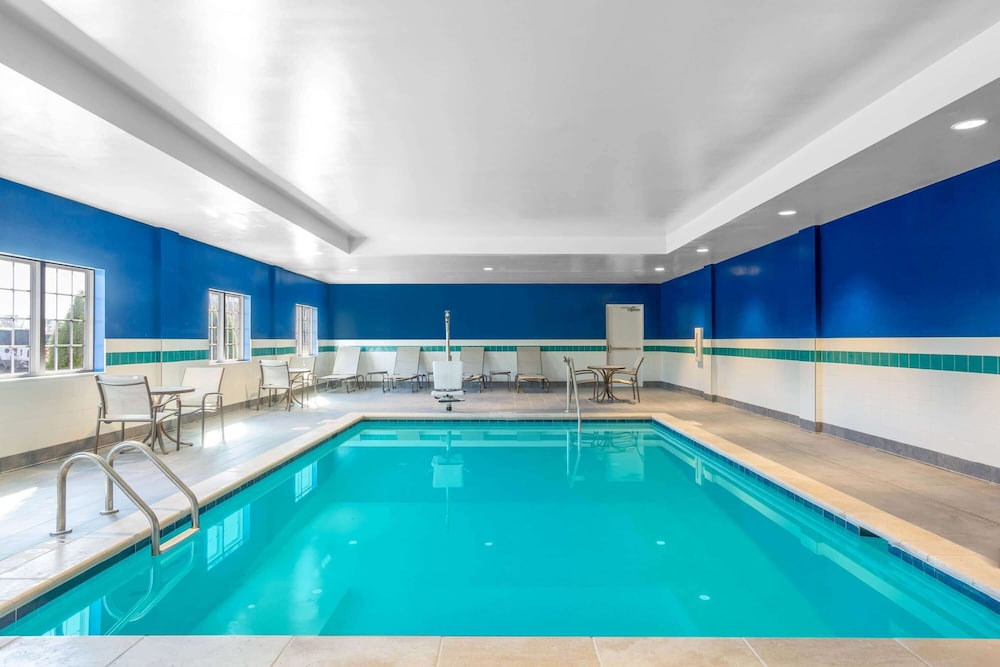 Microtel Inn Suites by Wyndham South Hill 14/19