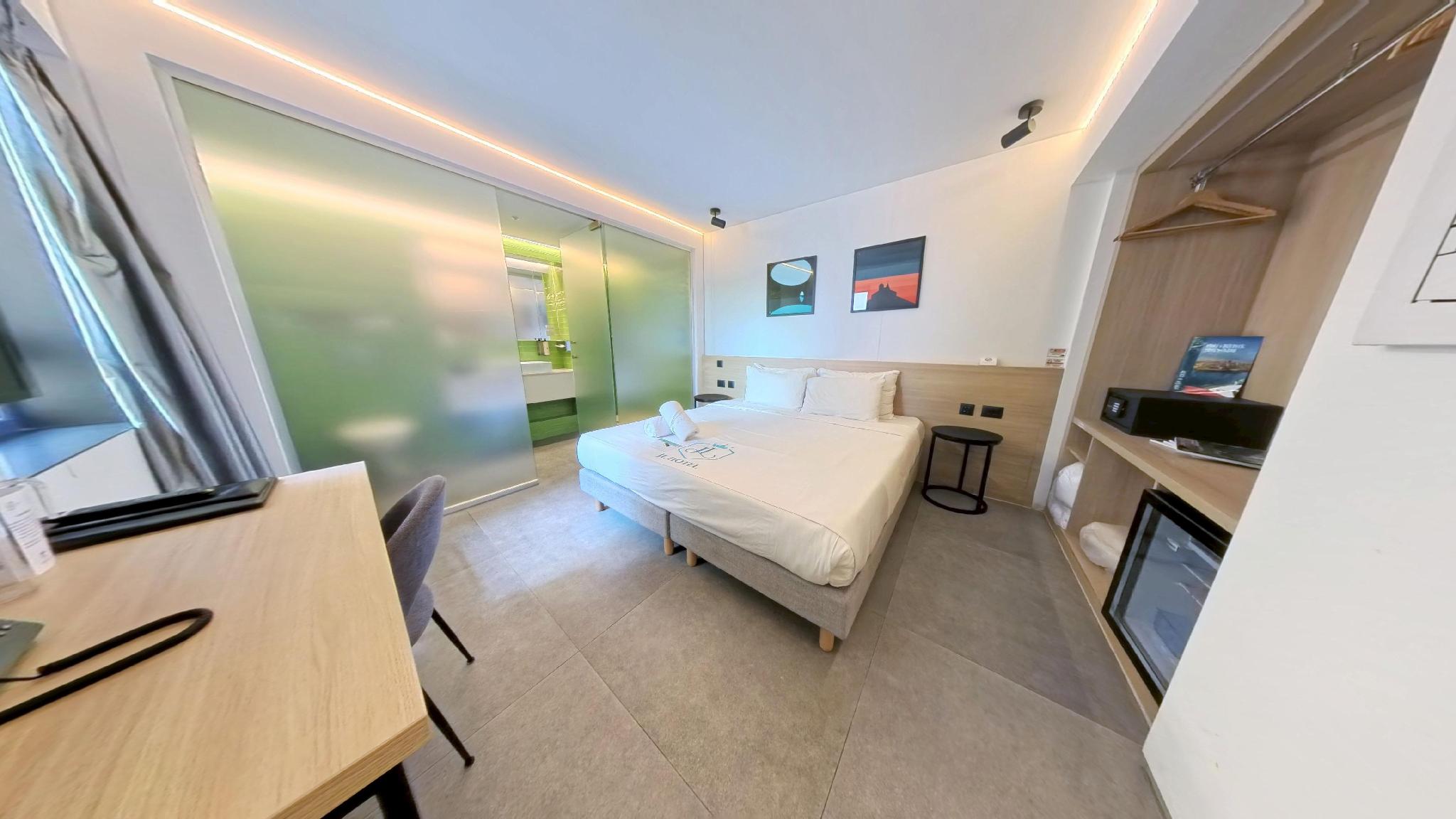 Room, Double Bed, Lateral Side Sea View