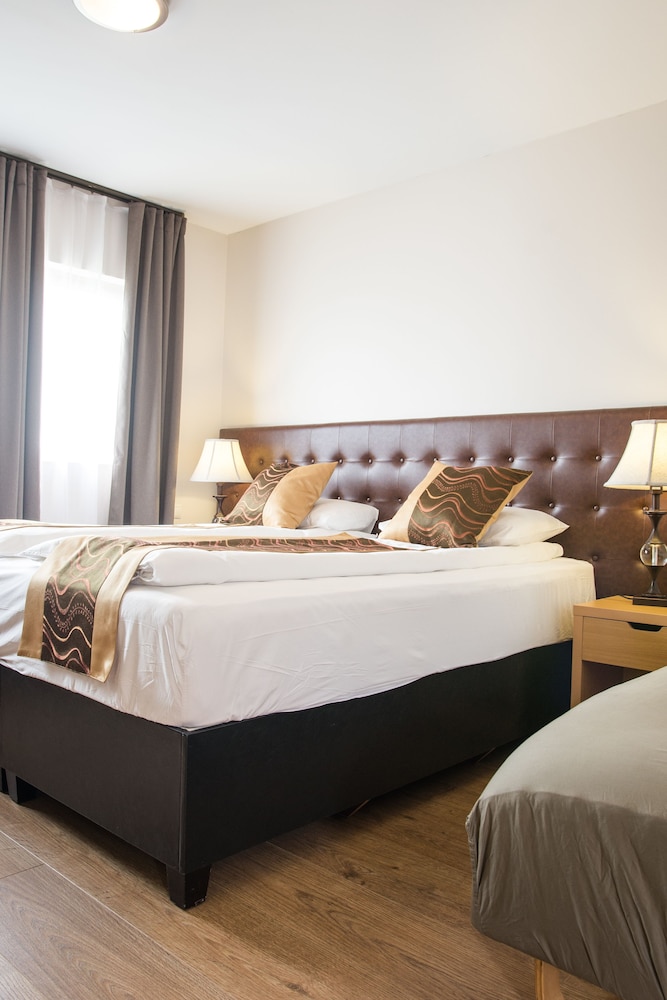 HOTEL JAZZ 11/50