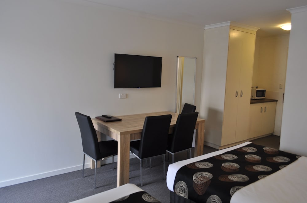 ALBURY BURVALE MOTOR INN 26/47