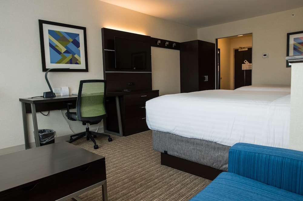 HOLIDAY INN EXPRESS & SUITES MARIETTA 12/35