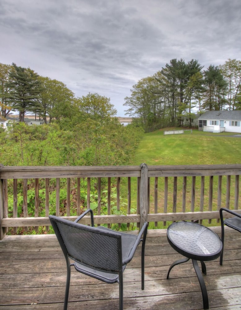 Colonial Village Resort 25/46