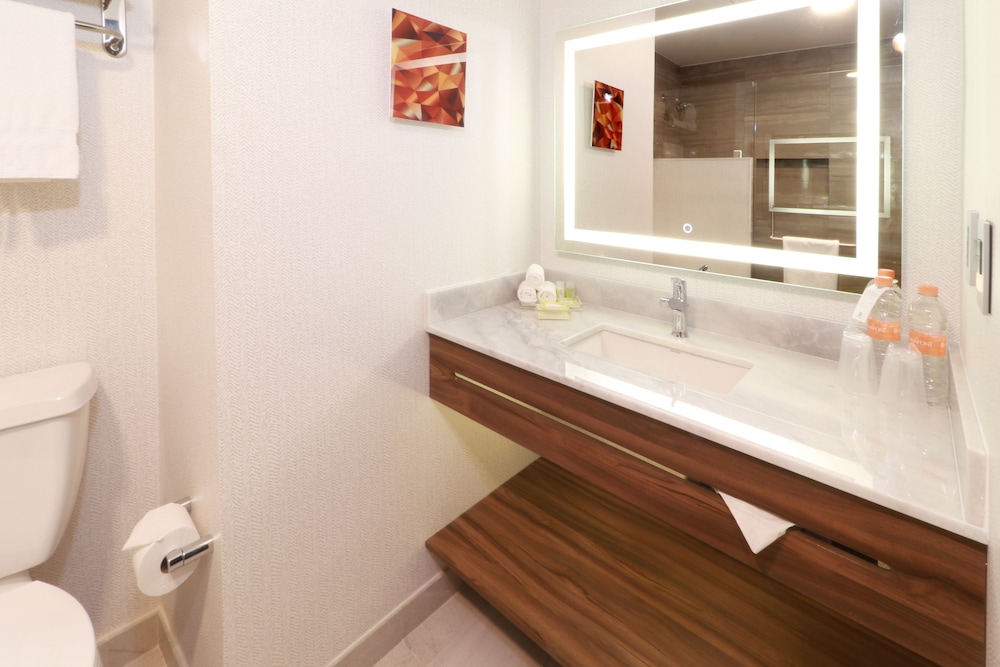 غرفة قياسية بسريرين كوين، Holiday Inn And Suites Monterrey Apodaca Zona Airport 3/7
