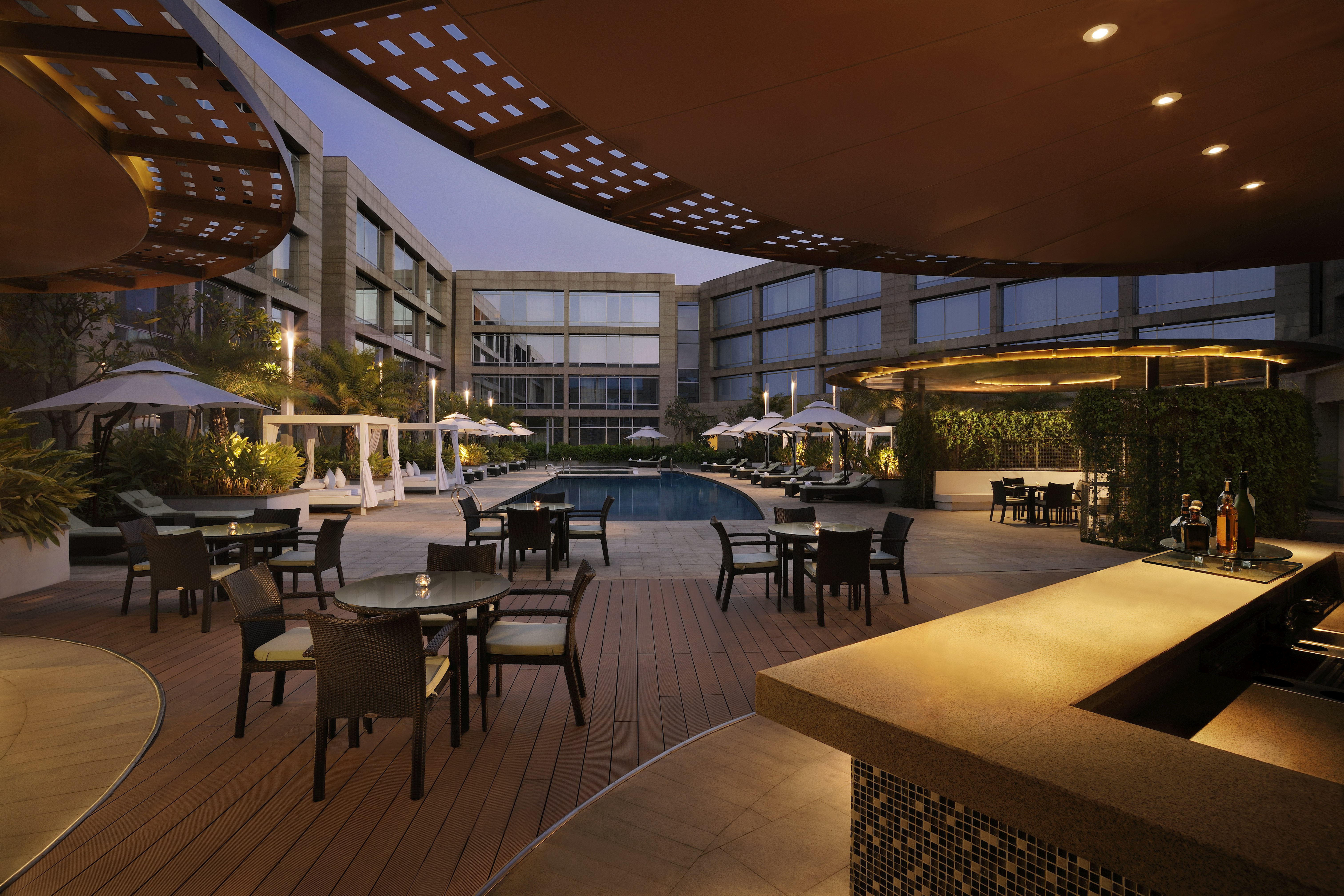 Hilton Bangalore Embassy GolfLinks 74/87