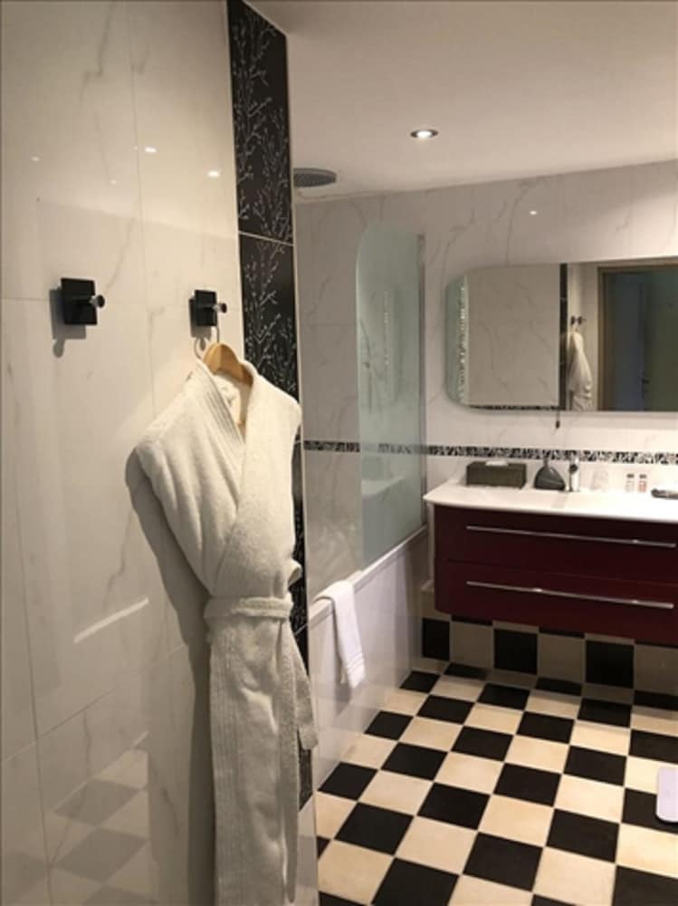 Qualys Hotel Auberge Du Manet 8/64