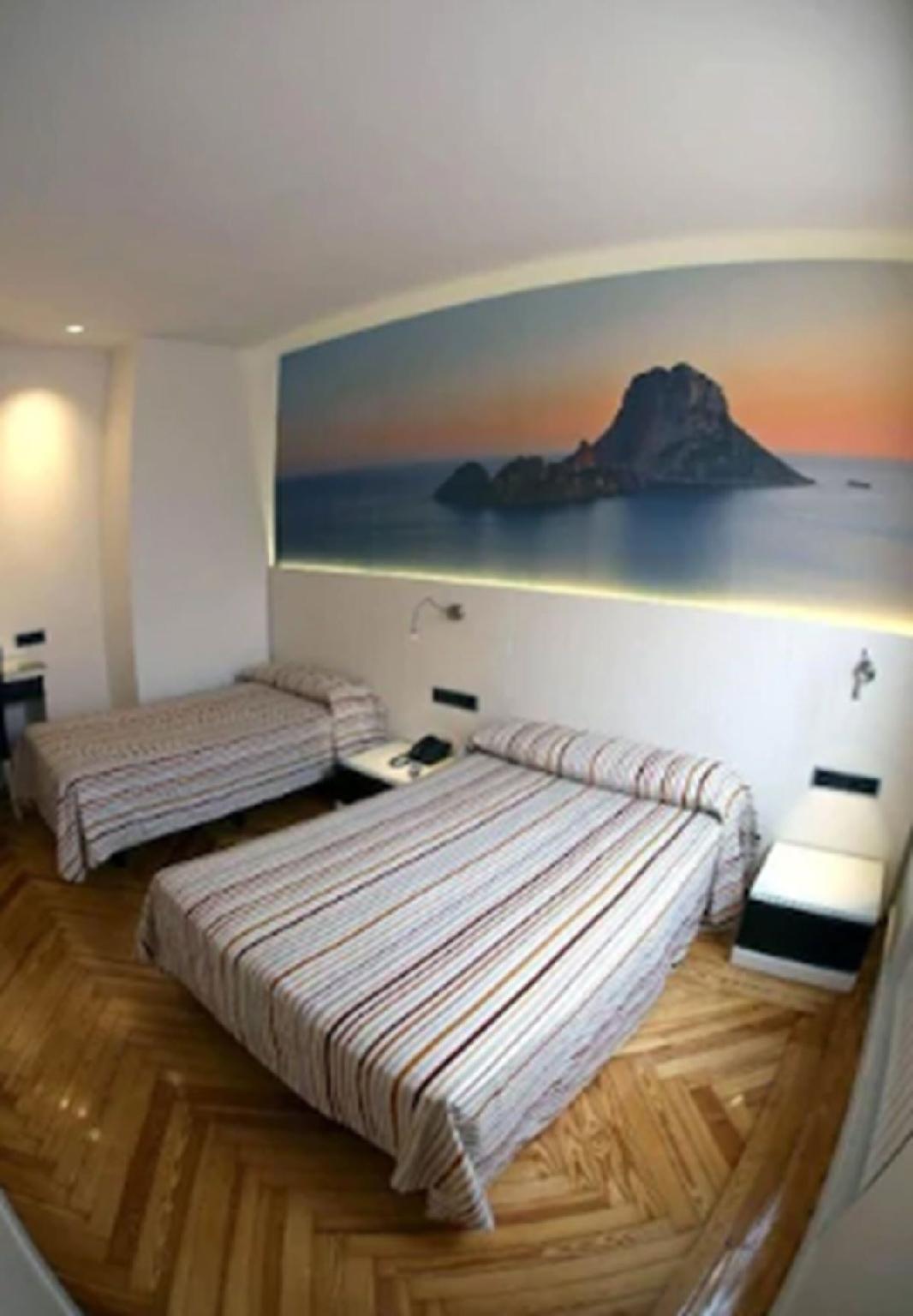 DELUXE, TERRACE, ATTIC