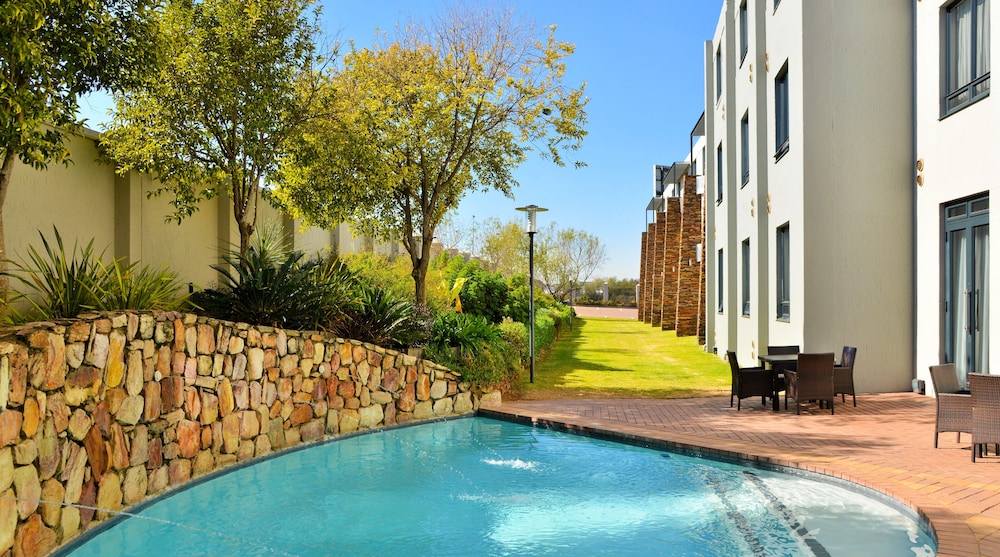 PREMIER HOTEL MIDRAND 64/67