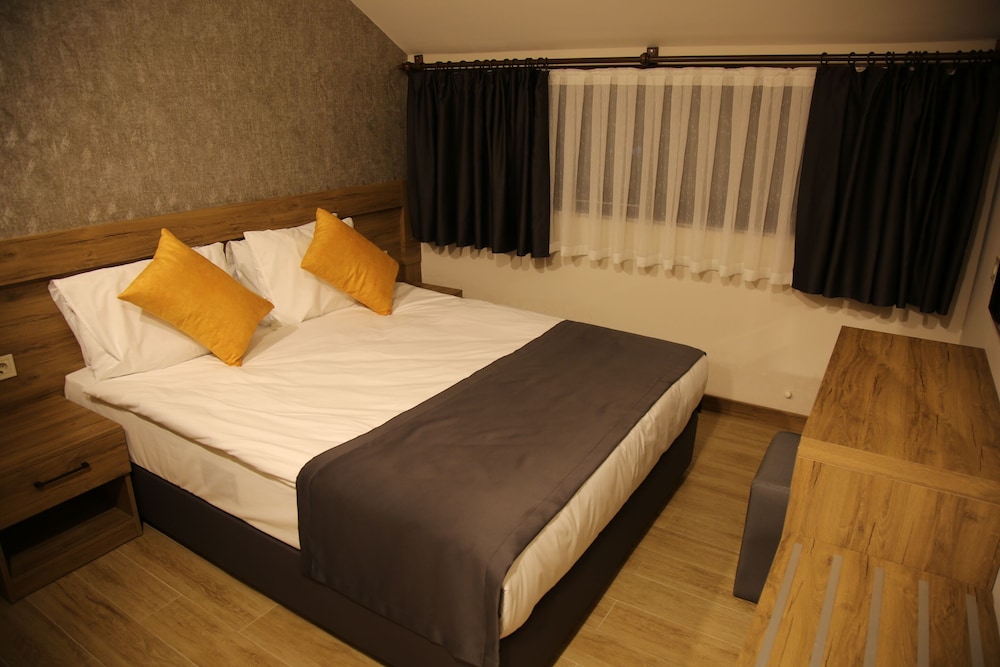 Golden World Suite Hotel 8/35