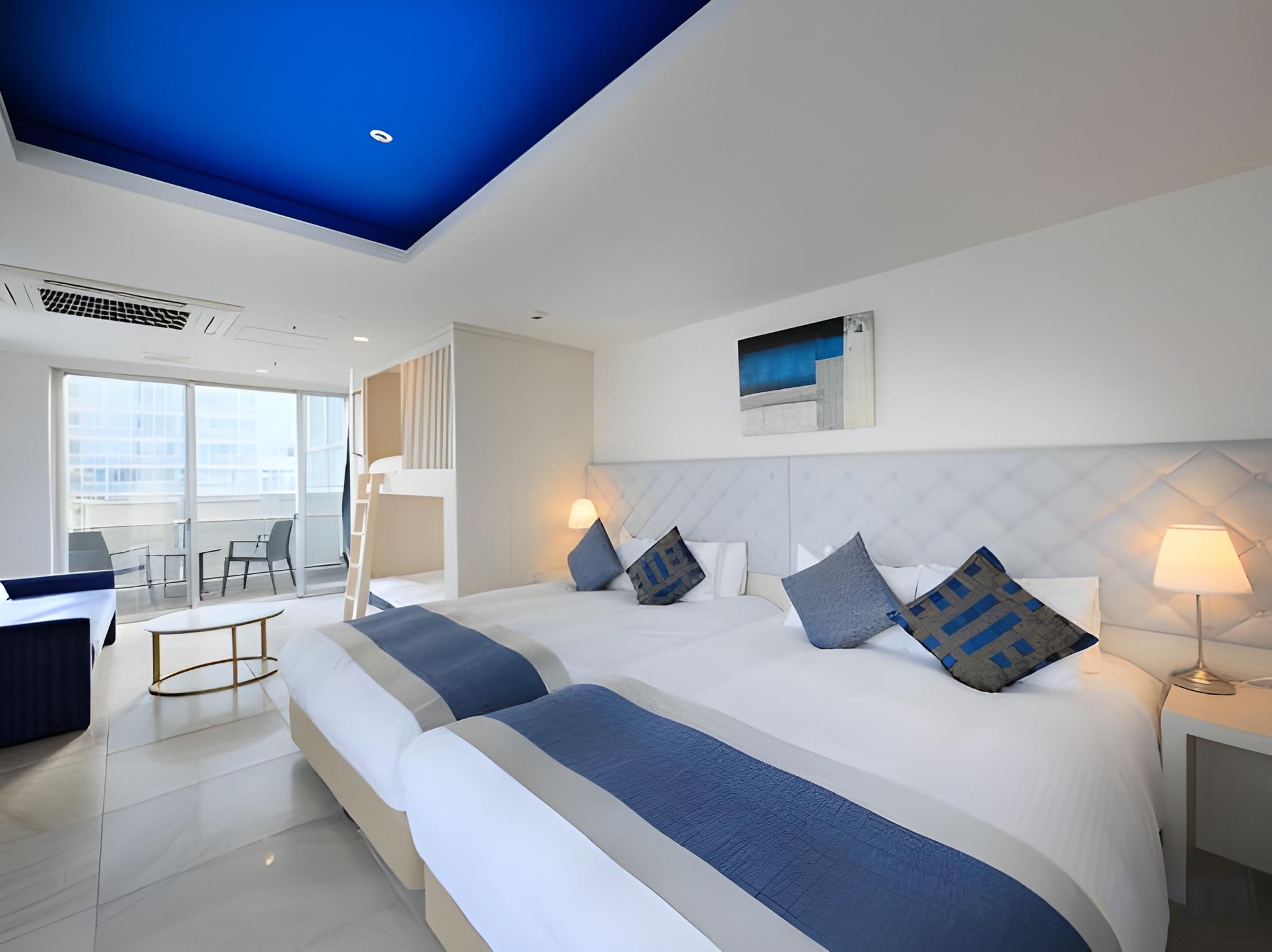 ROOM, TWIN BEDS