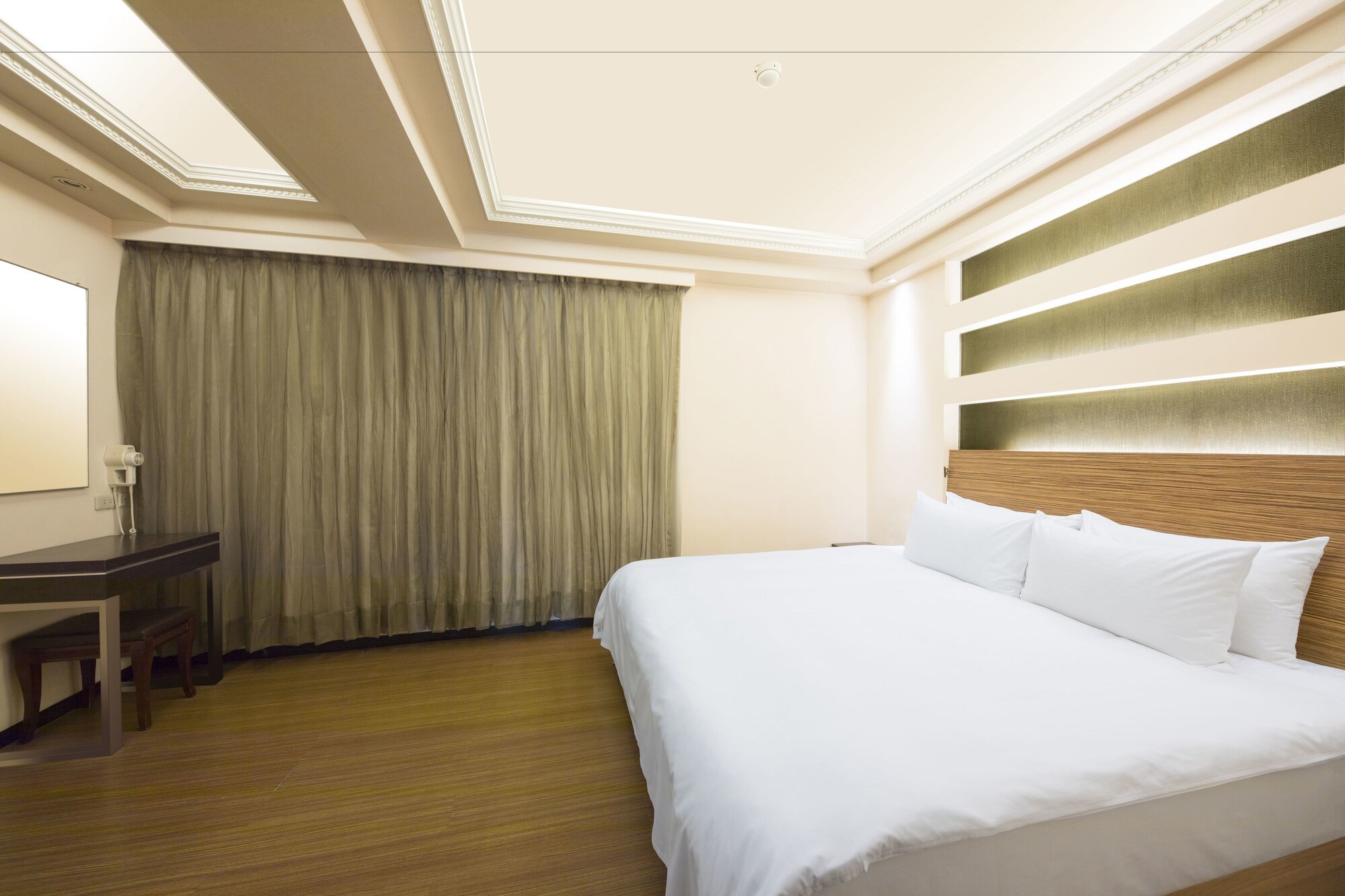 DELUXE, DOUBLE BED, NO PARKING