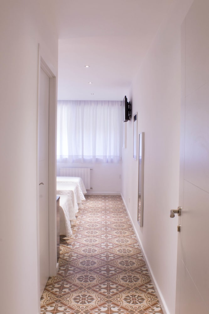Hostal Nova 33/64