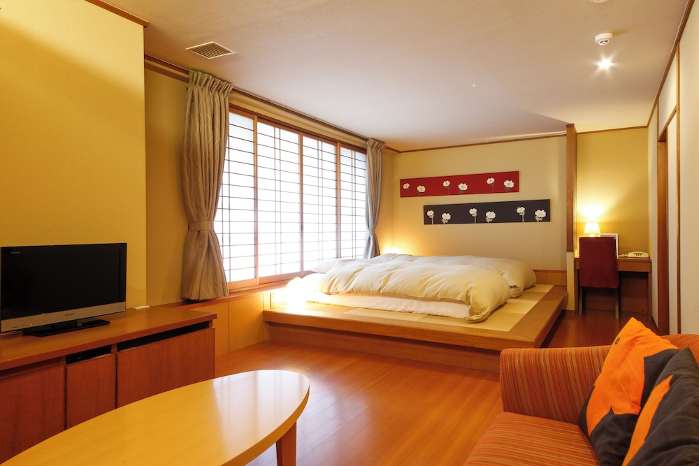 JAPANESE, SUPERIOR, TWIN BEDS