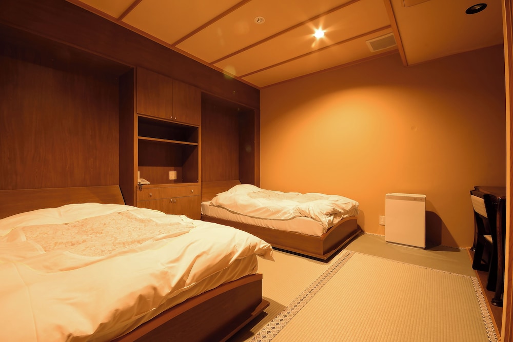 SUITE, GARDEN VIEW