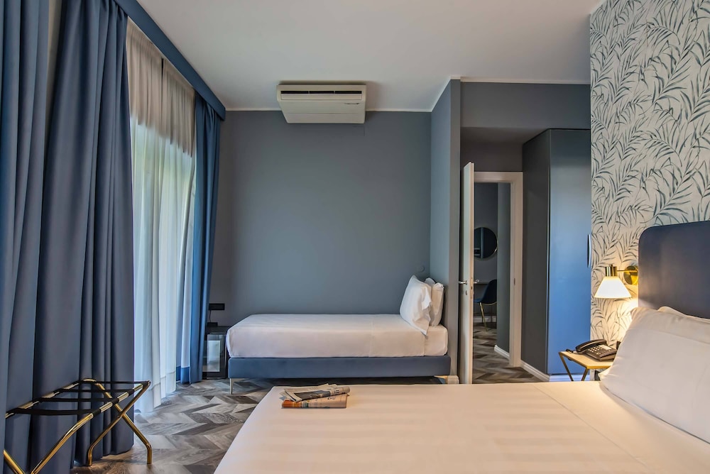 Bloom Hotel Roma 40/75