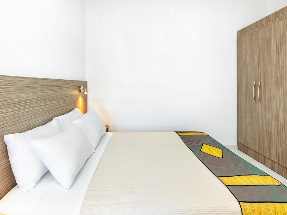 Xenios Dolphin Beach Hotel 24/68
