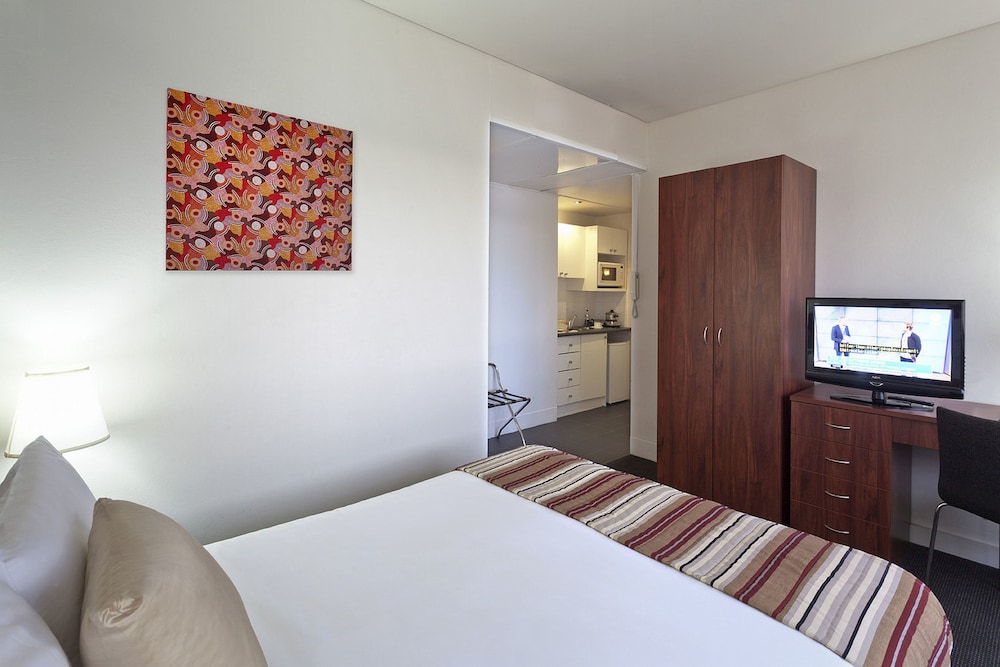 Macleay Hotel 10/46