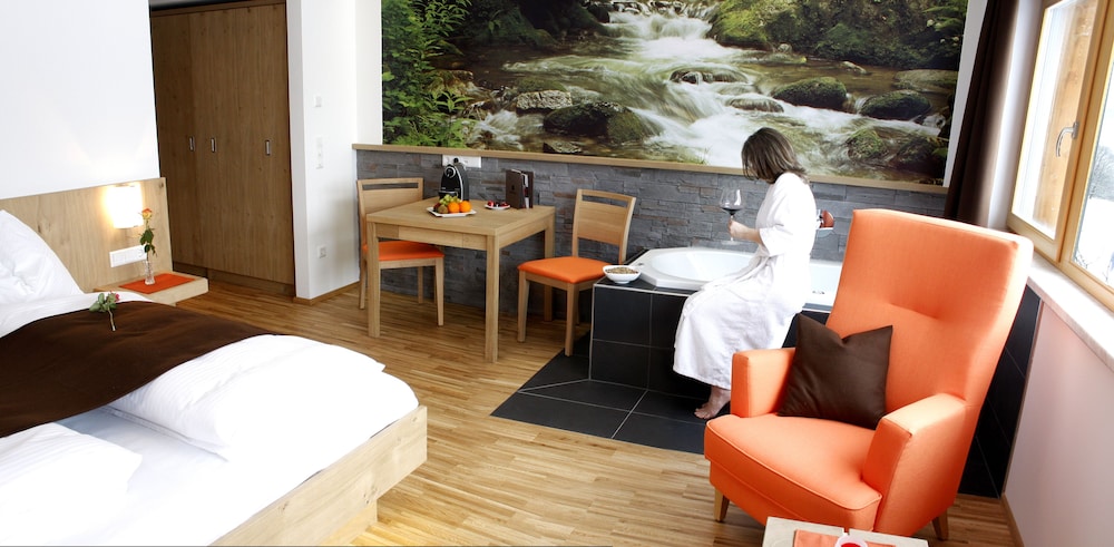 HOTEL ALMFRIEDEN 36/50