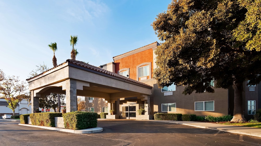 Best Western Plus Villa Del Lago Inn 3/41