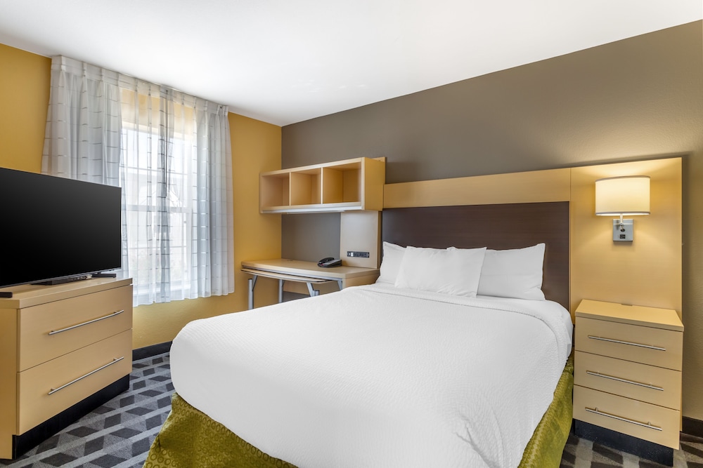 SUITE, QUEEN BED