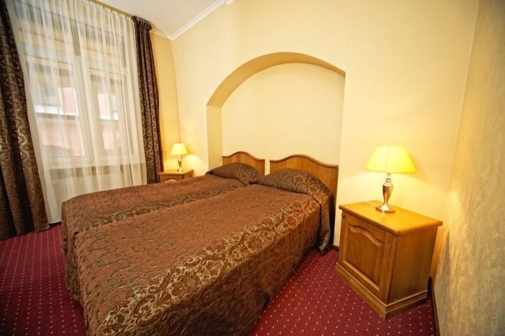 ROOM, TWIN BEDS