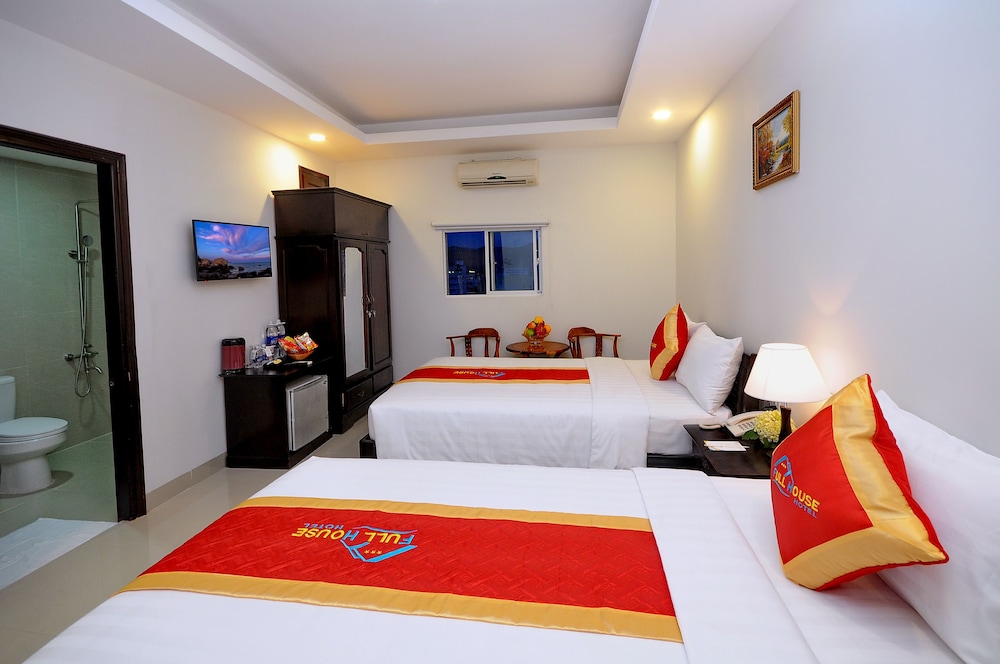 Full House Hotel 21/66