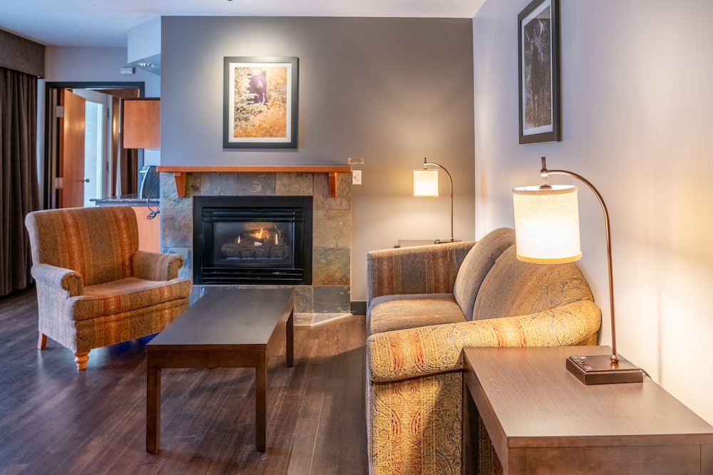 Canmore Pocaterra Inn & Waterslide 60/81