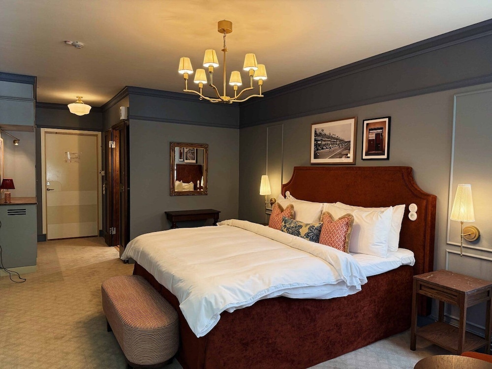 Mini, Superior, Queen Bed, Small