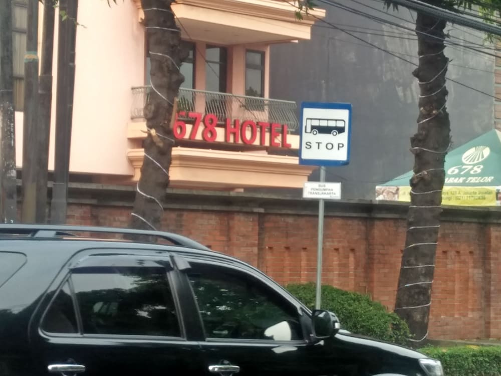 Hotel 678 Kemang 31/33
