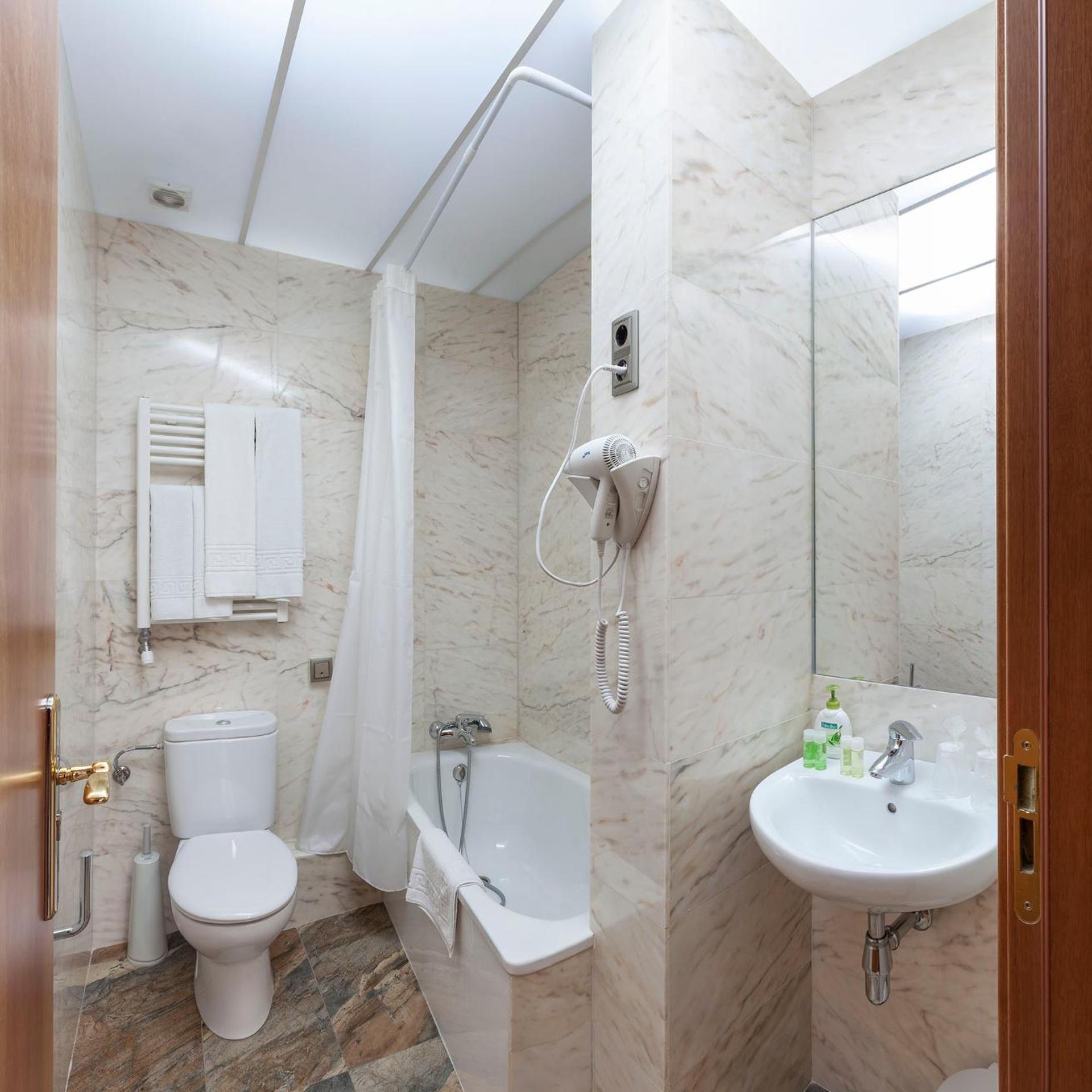 غرفة بسرير مزدوج مع سرير إضافي، Alba Hotel 6/8