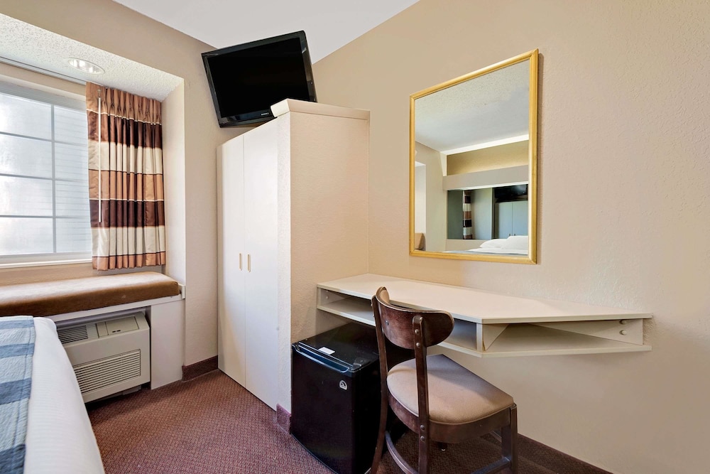 Microtel Inn And Suites Joplin 14/19