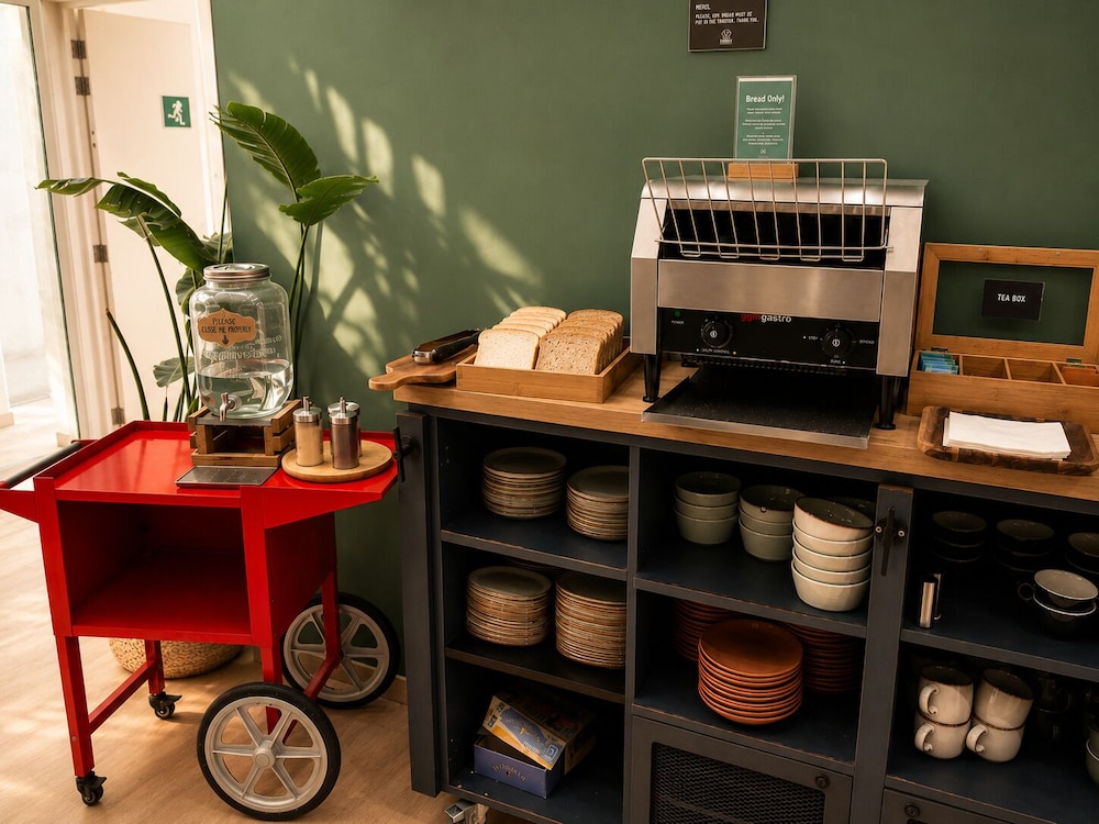 LATROUPE Grand Place Hostel 5/64