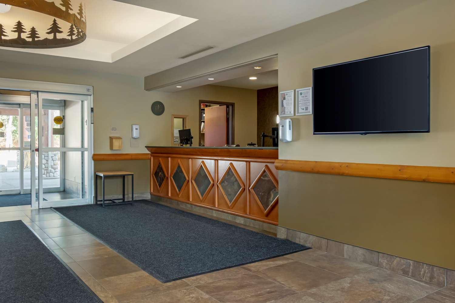 Best Western Plus Valemount Inn & Suites 15/65