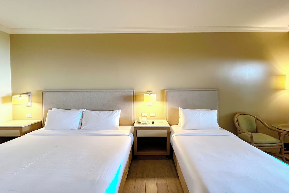 Ridge, 1 King and 1 Single Beds