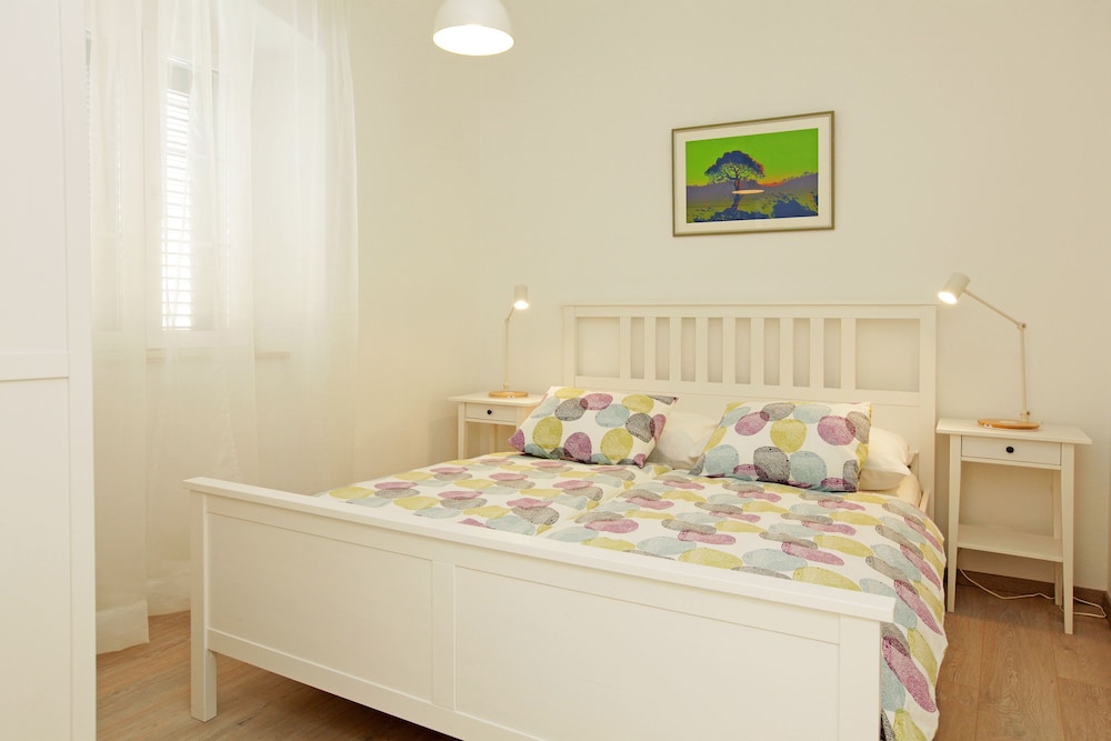 Luxury Seaside Apartments 9/50