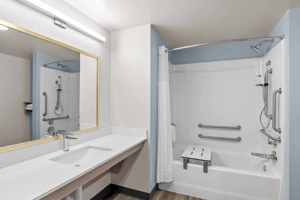 WoodSpring Suites Petersburg near Fort Lee 48/54