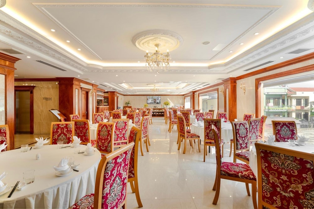 Riverside Hotel 48/63