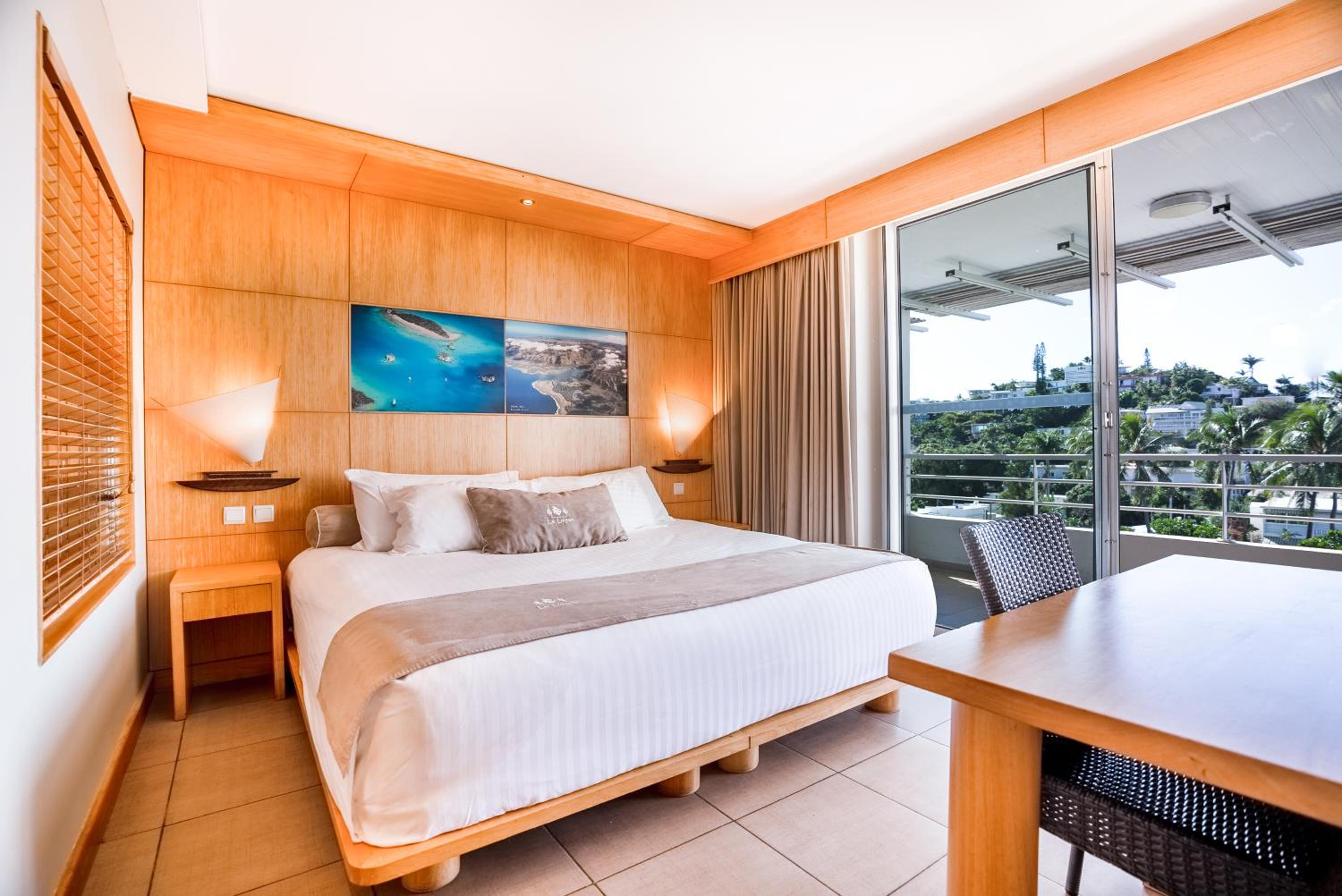 Suite, Pool Side