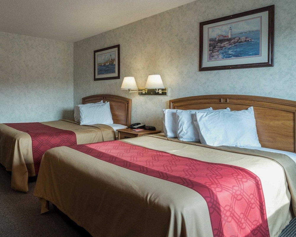 Econo Lodge Inn & Suites Canandaigua - Fingers Lake Area 15/37