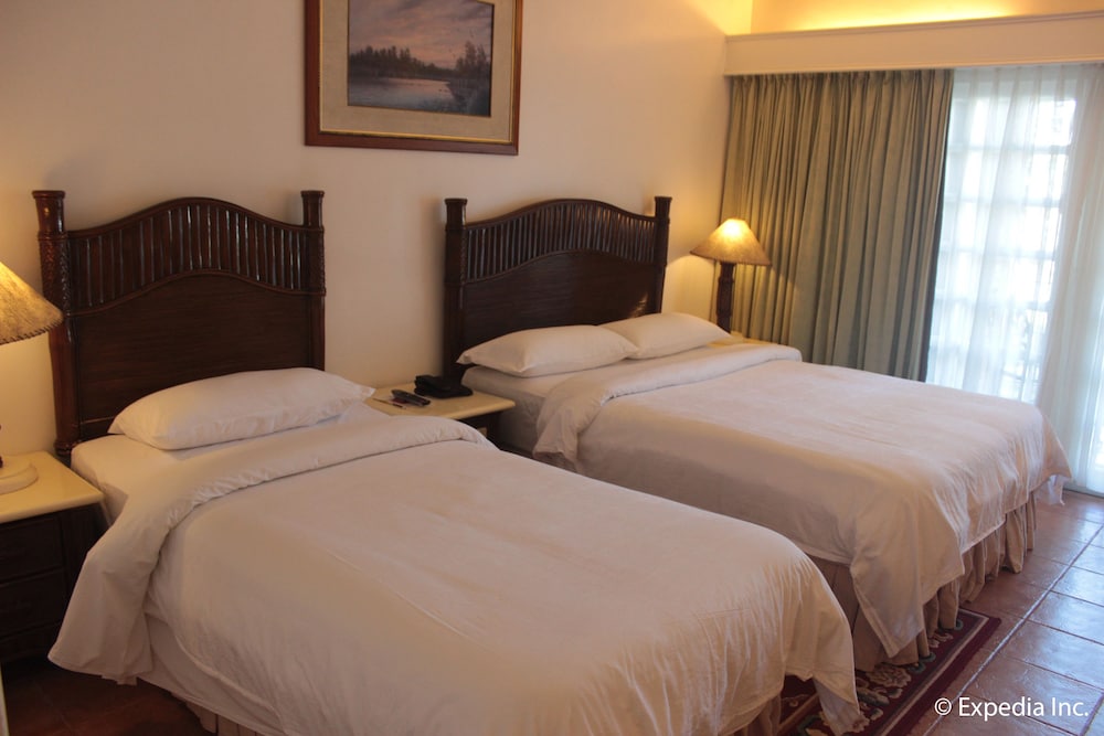 Fort Ilocandia Resort Hotel 11/50