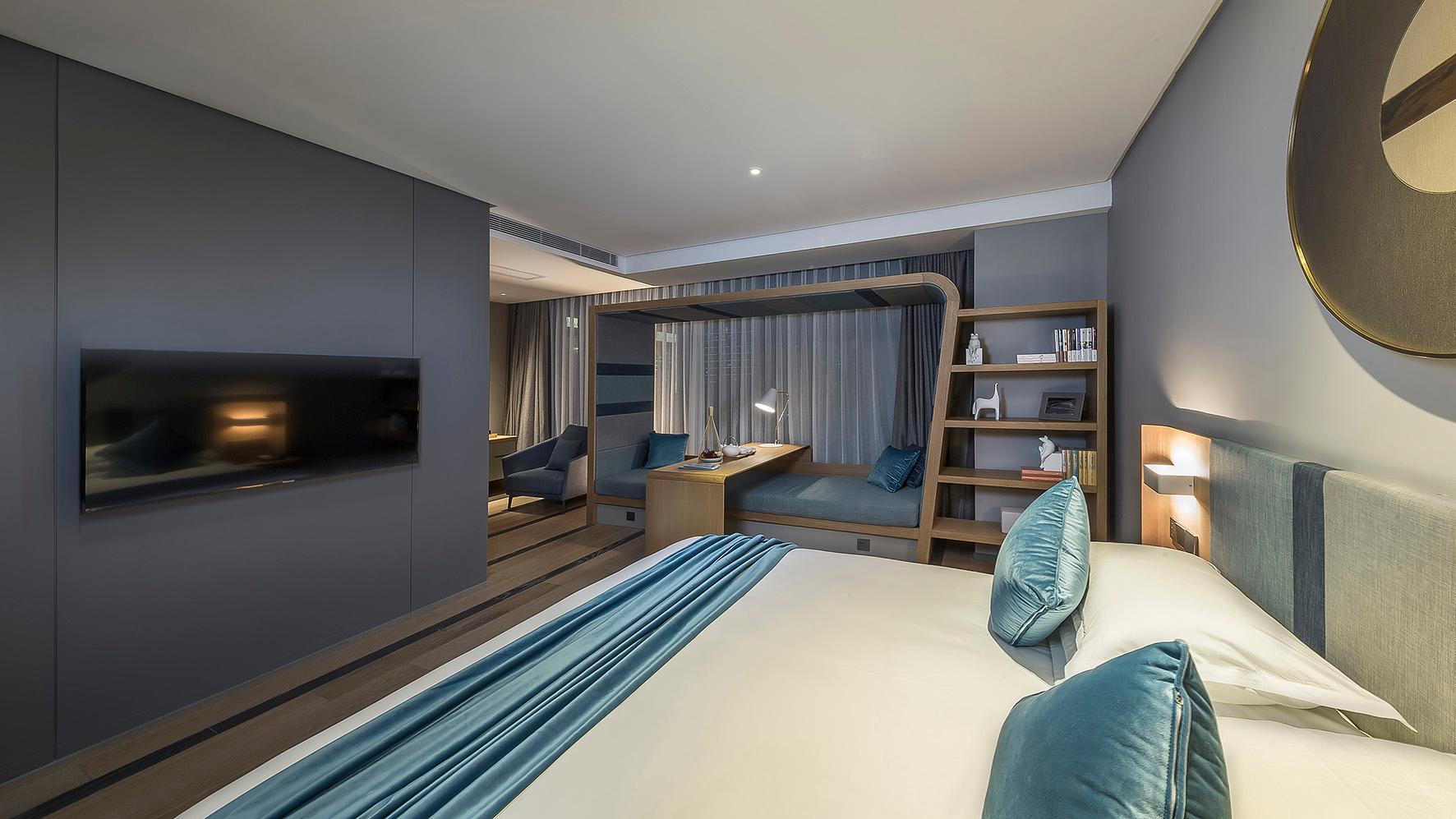 Executive Four Seasons Room