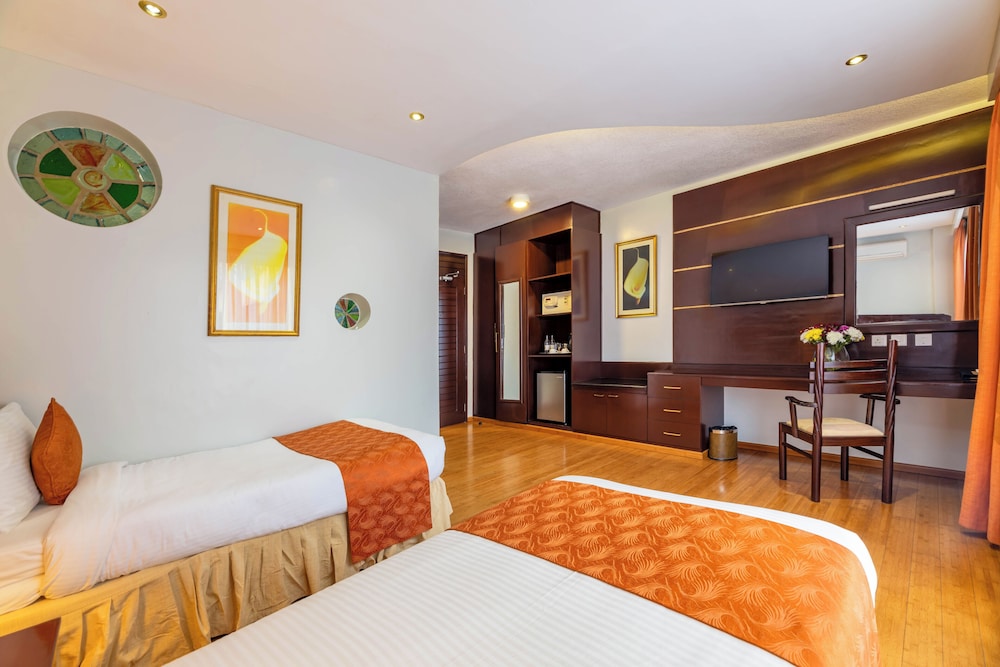 The Monarch Hotel 12/47