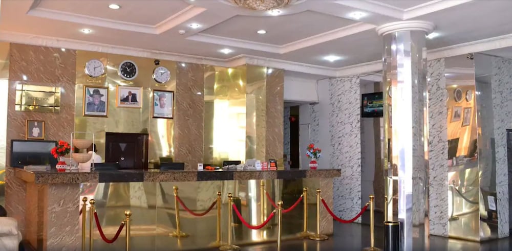 Hotel de Bently 12/50