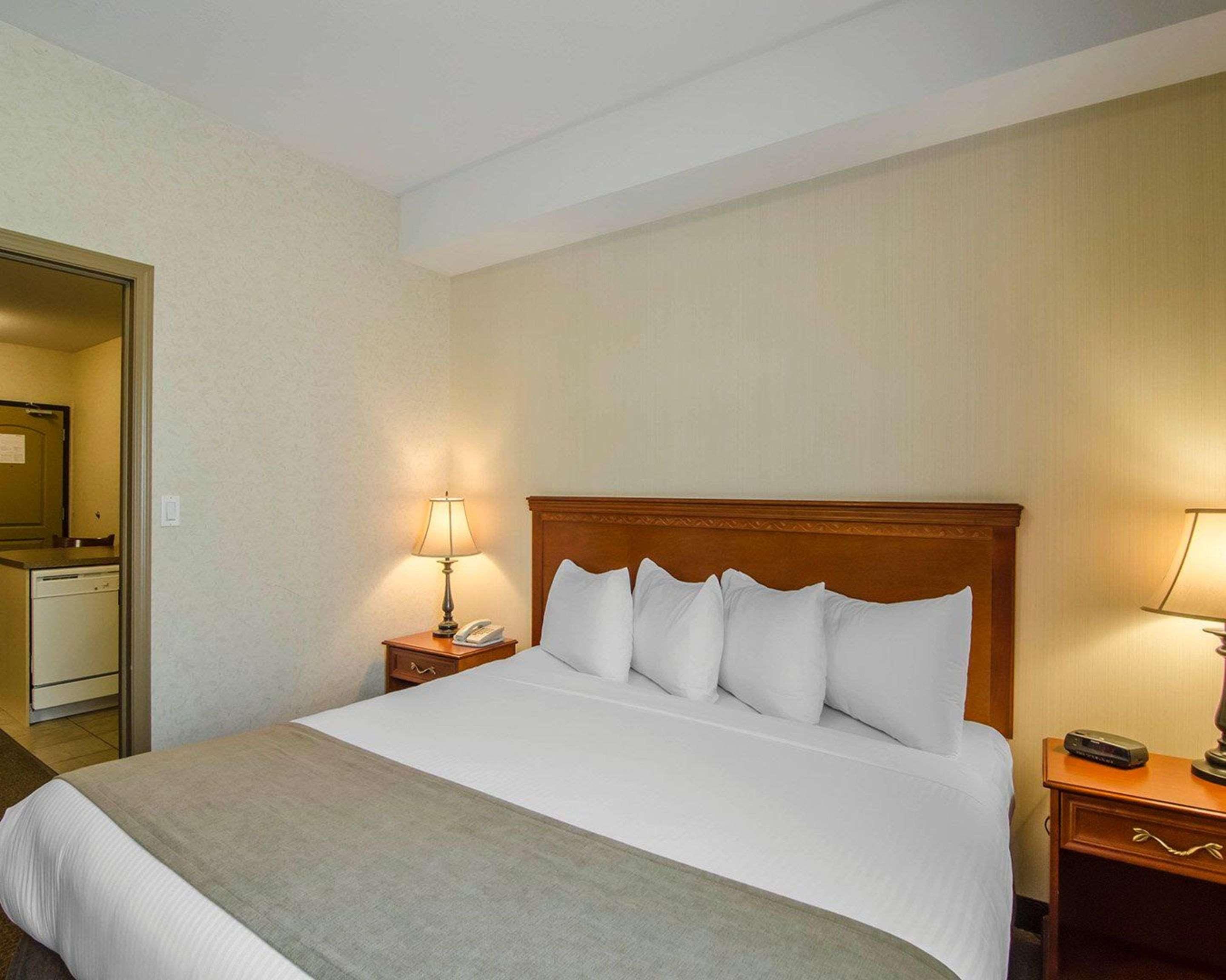Efficiency, Suite, King Bed