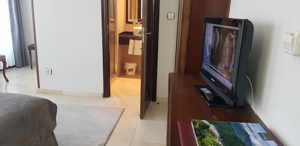 Gran Hotel Paraiso 3/65