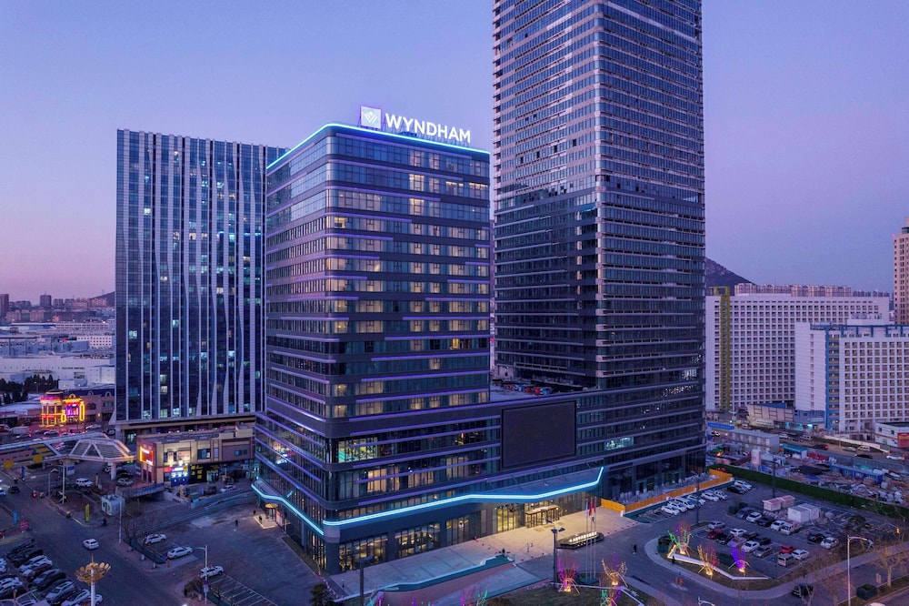 Wyndham Dalian Jinpu 3/58
