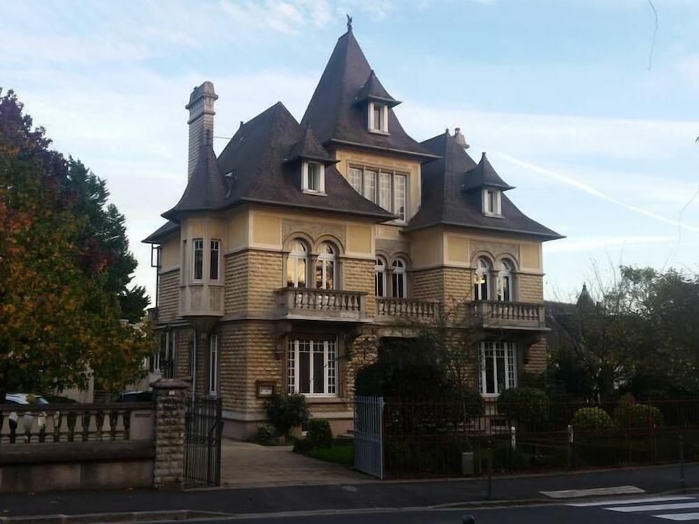 Castel Bayeux Guesthouse 2/50