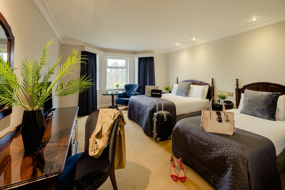 TWIN TREES HOTEL AND LEISURE CLUB(FORMERLY Downhill House Hotel) 34/54